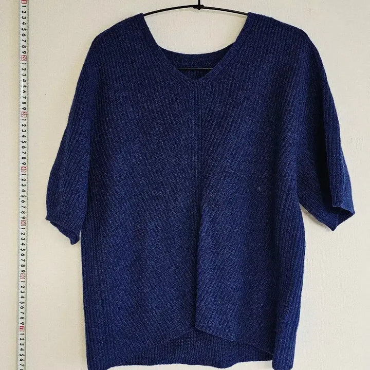 [SOLD OUT] 브랜드 셀럽샵에디션 브이넥 니트 팝니다