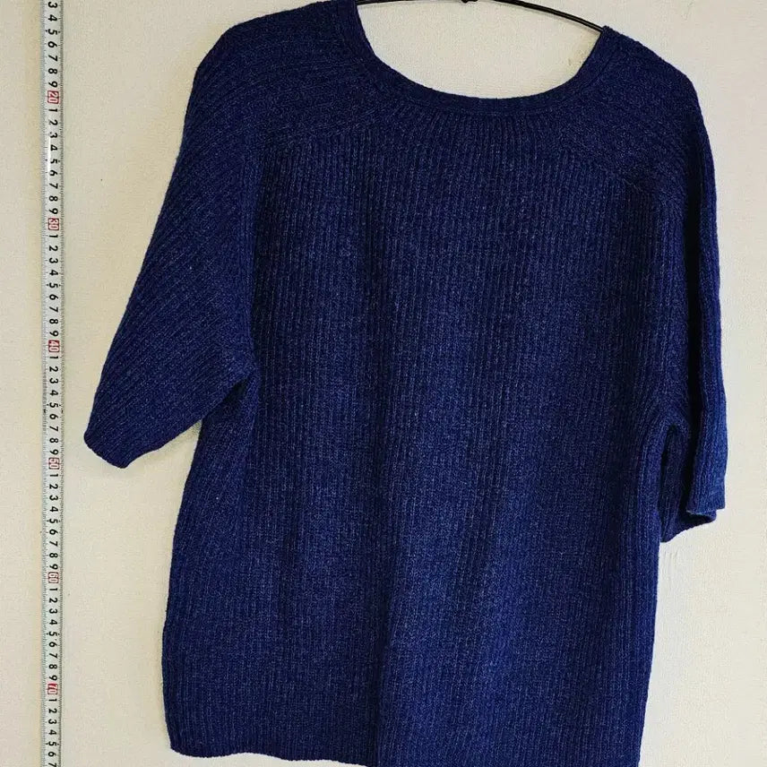 [SOLD OUT] 브랜드 셀럽샵에디션 브이넥 니트 팝니다