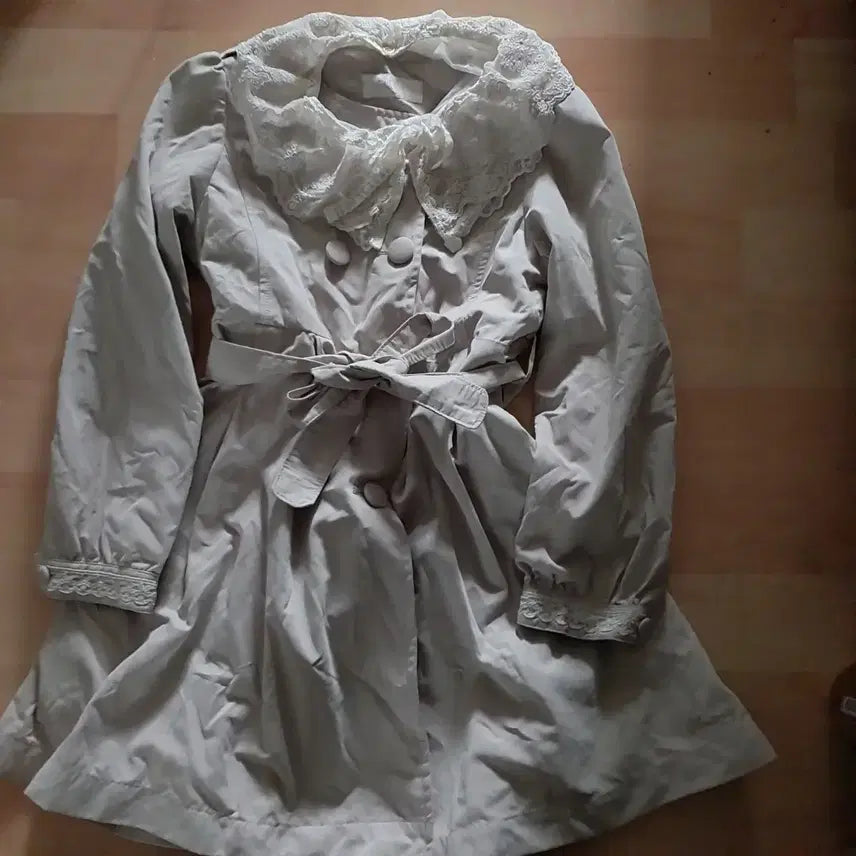 [BUNJANG] Belted Trench Coat - Kids 140 / 레이스 카라 벨트 트렌치 코트