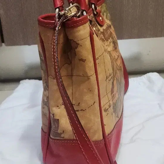 [BUNJANG] Alviero Martini Large Shoulder Bag / 알비에로마르티니 라지사이즈 숄더백