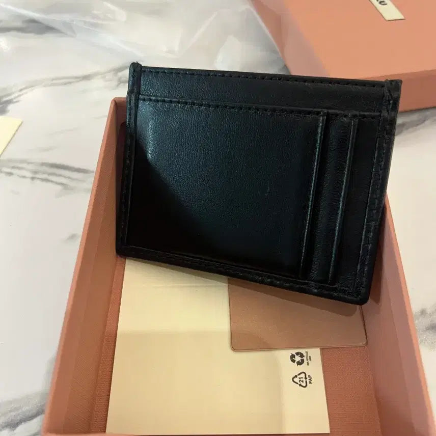 [SOLD OUT] 미우미우 카드지갑 블랙