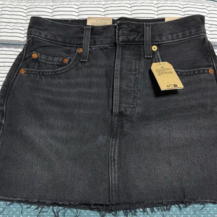 [SOLD OUT] 리바이스 블랙 데님 아이콘 스커트