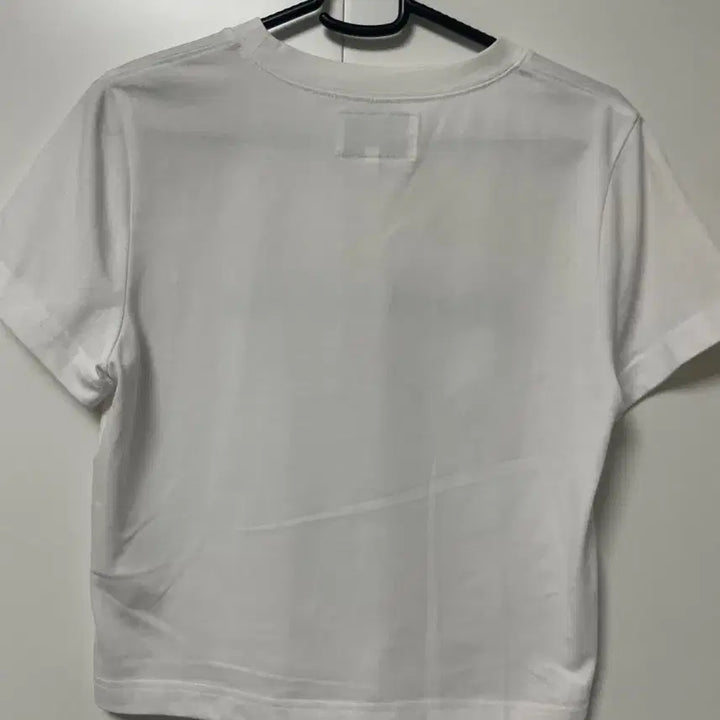 [SOLD OUT] 마뗑킴 자수로고 크롭탑