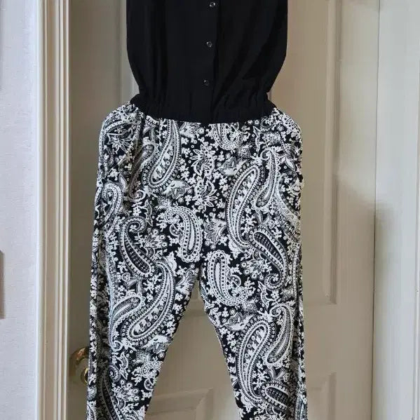 [BUNJANG] Black Paisley Jumpsuit - Free Size / 블랙 민소매 점프수트 페이즐리 패턴 팬츠free
