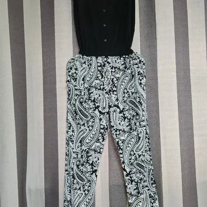 [BUNJANG] Black Paisley Jumpsuit - Free Size / 블랙 민소매 점프수트 페이즐리 패턴 팬츠free