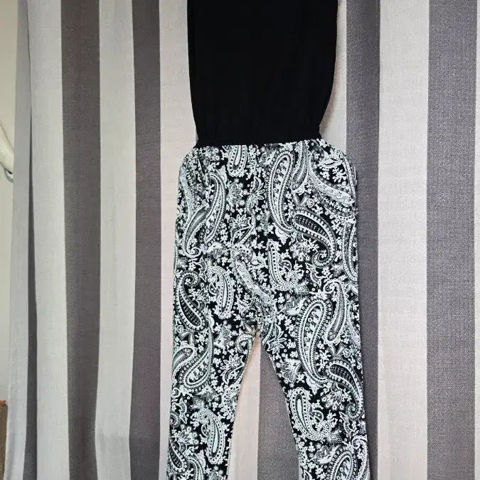[BUNJANG] Black Paisley Jumpsuit - Free Size / 블랙 민소매 점프수트 페이즐리 패턴 팬츠free