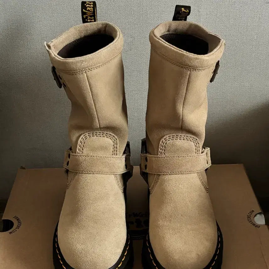[BUNJANG] Dr. Martens Aniston Hi Boots / 닥터마틴 애니스톤 하이 230