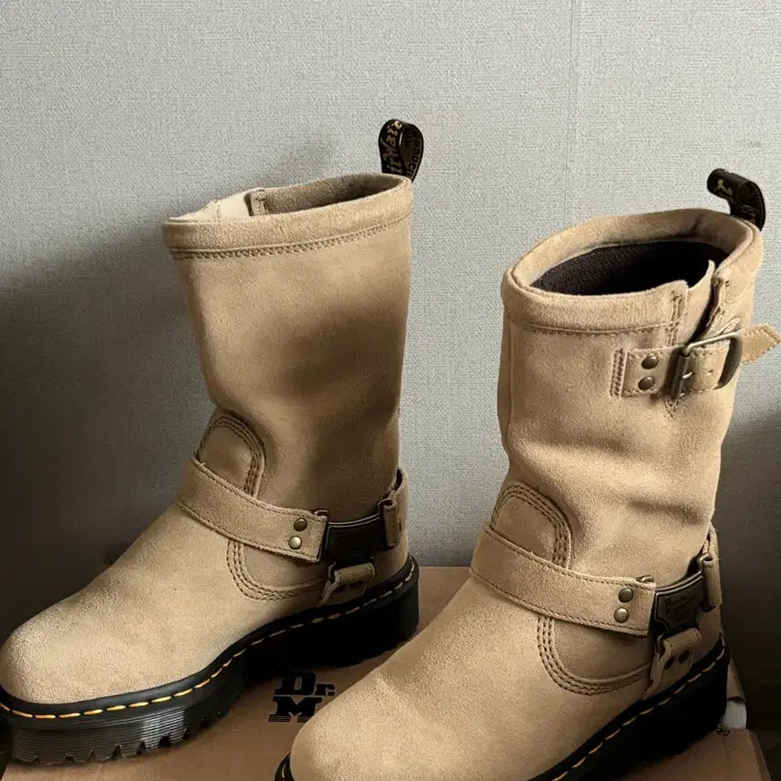 [BUNJANG] Dr. Martens Aniston Hi Boots / 닥터마틴 애니스톤 하이 230