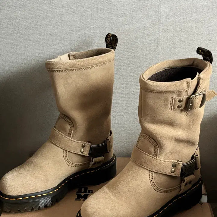 [BUNJANG] Dr. Martens Aniston Hi Boots / 닥터마틴 애니스톤 하이 230