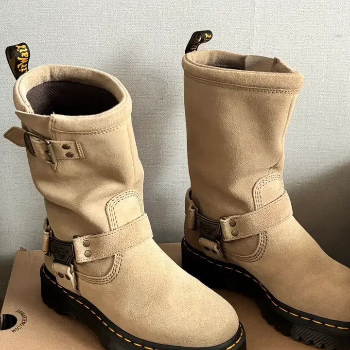 [BUNJANG] Dr. Martens Aniston Hi Boots / 닥터마틴 애니스톤 하이 230