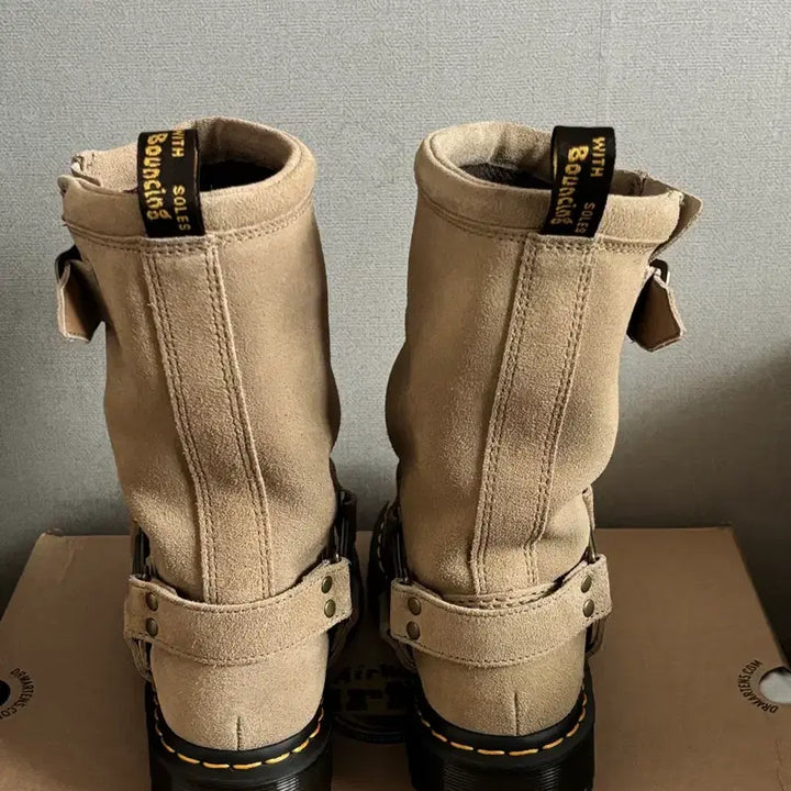[BUNJANG] Dr. Martens Aniston Hi Boots / 닥터마틴 애니스톤 하이 230