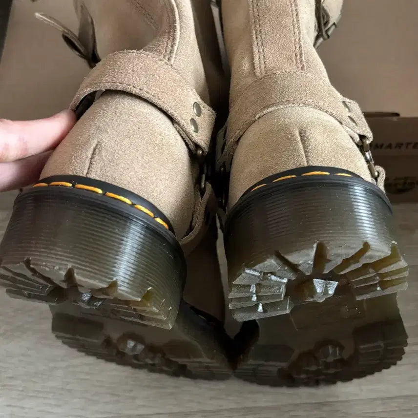 [BUNJANG] Dr. Martens Aniston Hi Boots / 닥터마틴 애니스톤 하이 230