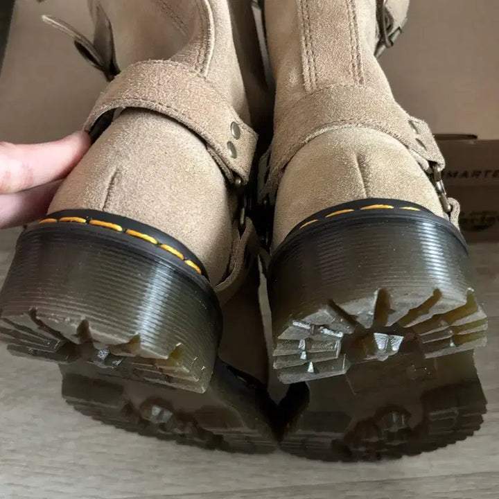 [BUNJANG] Dr. Martens Aniston Hi Boots / 닥터마틴 애니스톤 하이 230