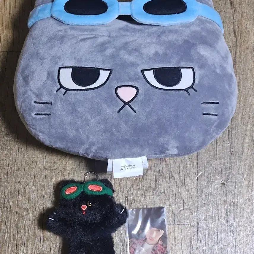 [BUNJANG] Bbyongneokdo Han Tae-poong Cushion and Keyring Bundle Set / 쁘넥도 한탯풍 쿠션 키링 일괄 양도