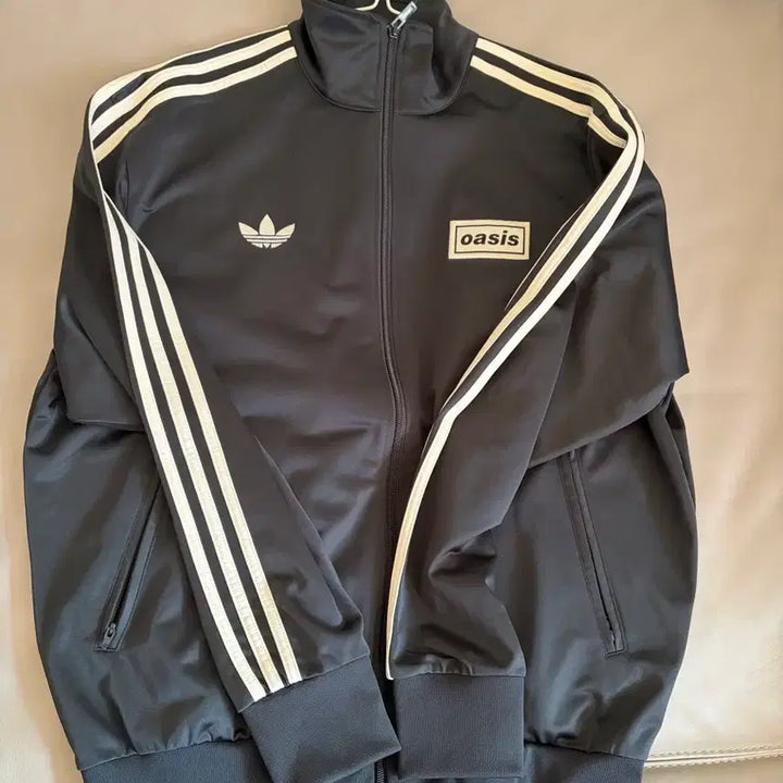 [BUNJANG] Adidas Oasis Track Top Black (L) / 아디다스 오아시스 트랙탑 블랙 L사이즈 (UK)