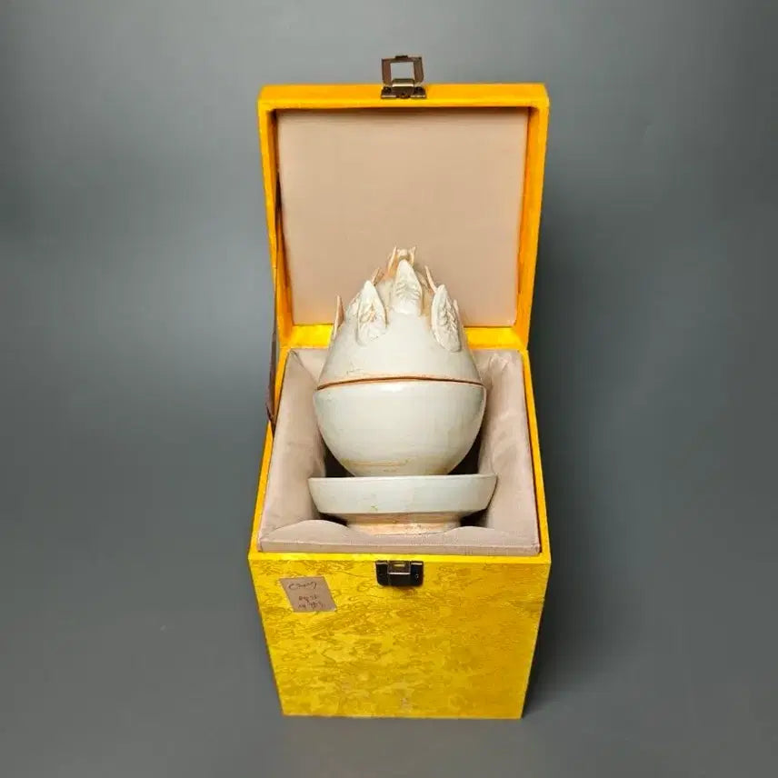 [BUNJANG] Song Dynasty White Porcelain Lotus Leaf Phoenix Balsan Incense Burner Antique Chinese Ceramic Art Collectible / 송대 백자 연엽문 봉황 박산향로 중국도자기 골동품 미술품 수집품