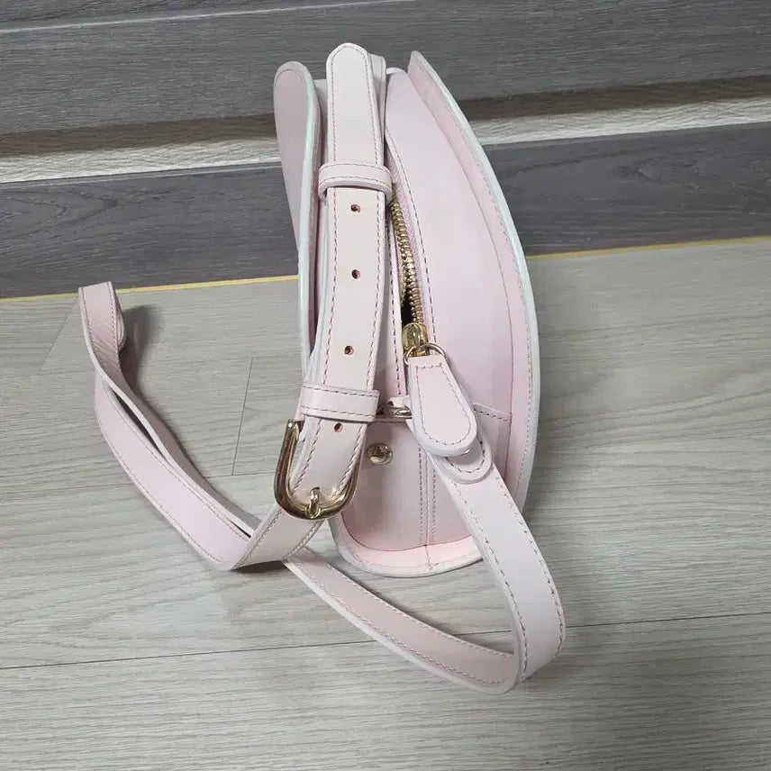 [BUNJANG] A.P.C. Half Moon Crossbody Bag - Pink / 정품 A.P.C. 아페쎄 하프문 크로스백 핑크