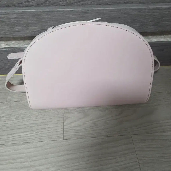 [BUNJANG] A.P.C. Half Moon Crossbody Bag - Pink / 정품 A.P.C. 아페쎄 하프문 크로스백 핑크