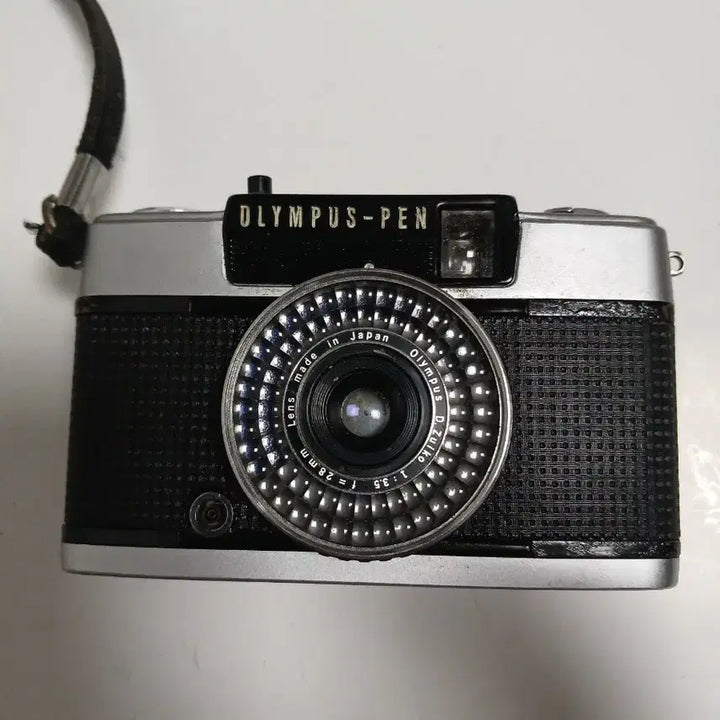 [BUNJANG] Olympus PEN EE3 Film Camera with D.Zuiko 28mm Lens and Leather Case / 올림푸스 PEN 필름 카메라 D.Zuiko 28mm