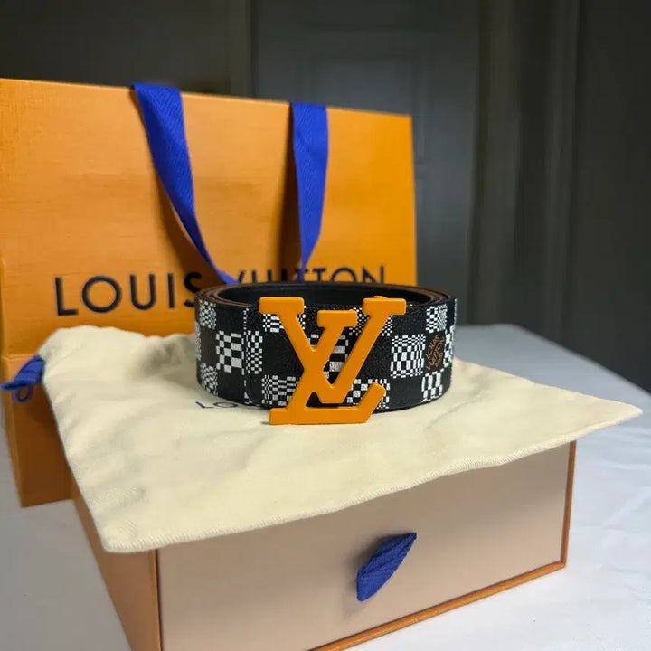 [SOLD OUT] [38/95사이즈]루이비통 다미에 LV 디스토티드 리버서블 남성 벨트