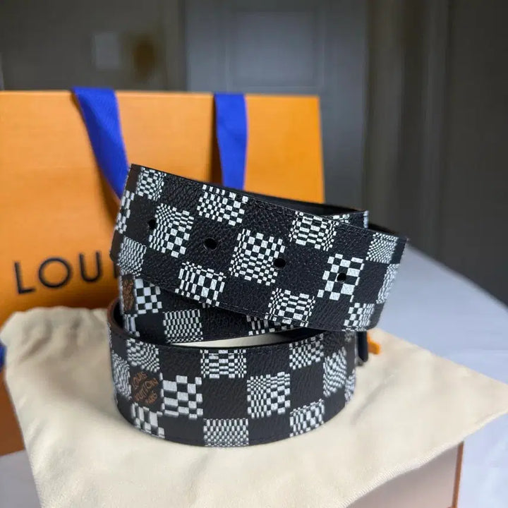 [SOLD OUT] [38/95사이즈]루이비통 다미에 LV 디스토티드 리버서블 남성 벨트