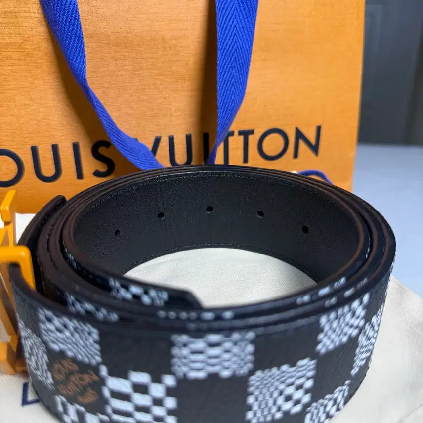 [SOLD OUT] [38/95사이즈]루이비통 다미에 LV 디스토티드 리버서블 남성 벨트