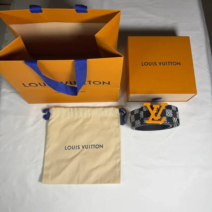 [SOLD OUT] [38/95사이즈]루이비통 다미에 LV 디스토티드 리버서블 남성 벨트