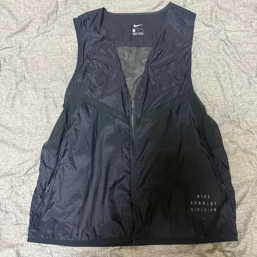 [SOLD OUT] 나이키 러닝 디비전 조끼 DA1320-010 L사이즈