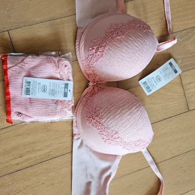 [BUNJANG] Vivien Pink Lace Bra and Panty Set / 비비안  핑크 레이스 브라 + 팬티 세트