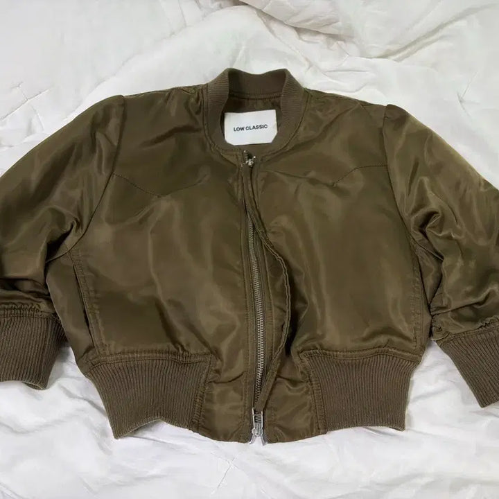 [BUNJANG] Low Classic Khaki Bomber Jacket / 로우클래식 카키 봄버자켓