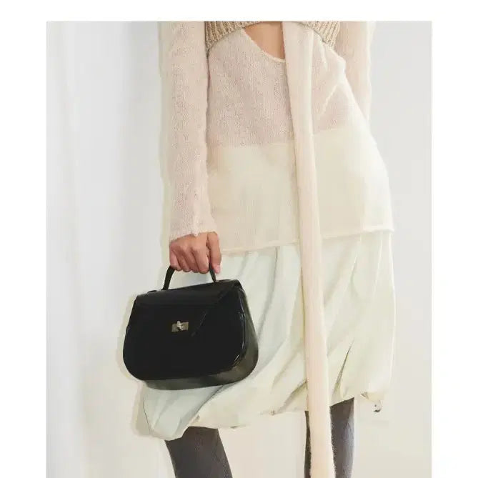 [SOLD OUT] 아포아 블랙 파오백