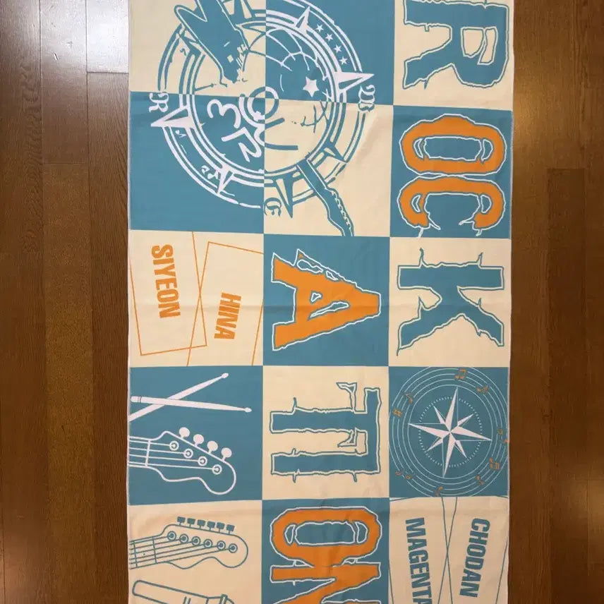 [BUNJANG] QWER Rockcation Beach Towel / QWER 락케이션 ROCKCATION 비치 타월