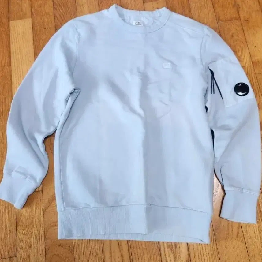 [SOLD OUT] cp컴퍼니 맨투맨 티셔츠입니다