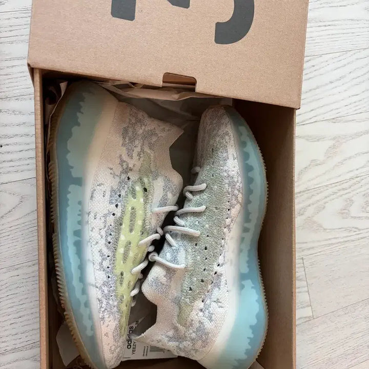 [BUNJANG] Adidas Yeezy 380 Alien Blue Reflective Sneakers / 이지 380 에일리언 블루 리플렉티브 265
