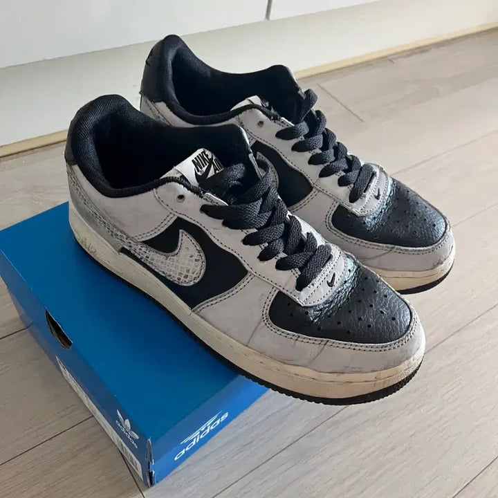 [BUNJANG] Nike Air Force 1 Silver Snakeskin 240mm / 나이키 에어포스 실버 스네이크 뱀피 240사이즈