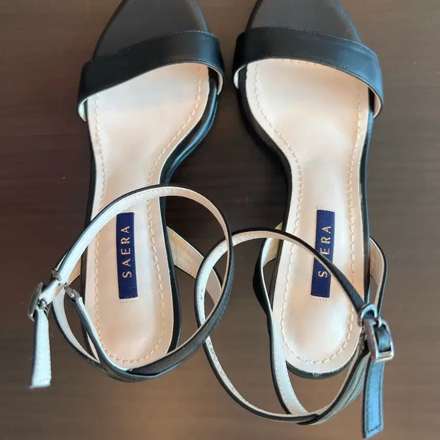 [SOLD OUT] 세라 블라썸 샌들 37(240) 7~8cm