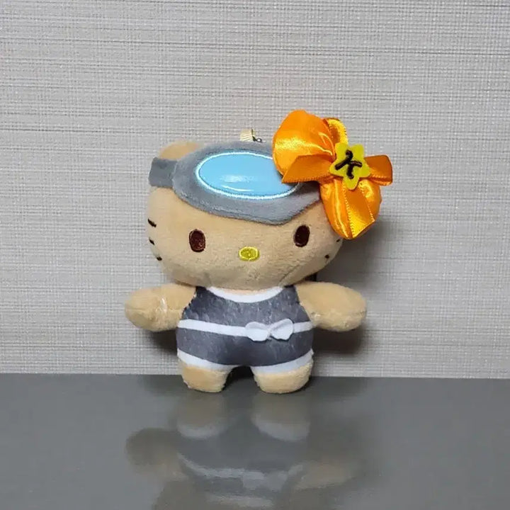 [SOLD OUT] (4/20까지 할인)헬로키티 태닝키티 수영복 인형 키링