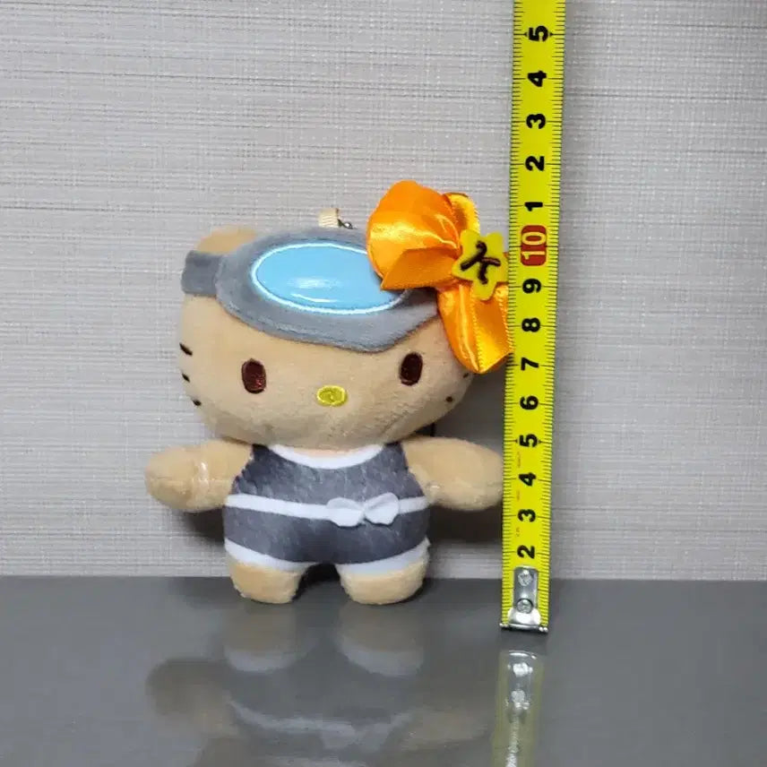 [SOLD OUT] (4/20까지 할인)헬로키티 태닝키티 수영복 인형 키링