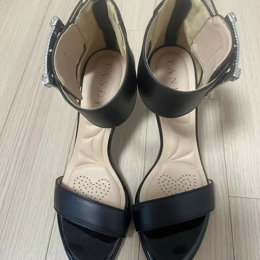 [BUNJANG] Tandi Black Sandals 240E / 탠디 샌들 240E 7~8cm