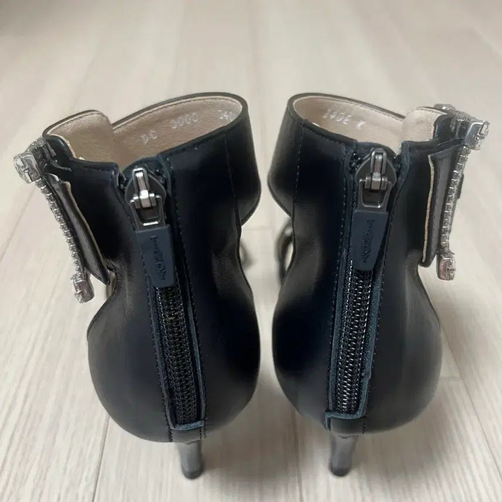 [BUNJANG] Tandi Black Sandals 240E / 탠디 샌들 240E 7~8cm