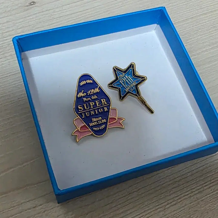 [BUNJANG] Super Junior 12th Anniversary Badge / 슈주 슈퍼주니어 12주년 기념 뱃지