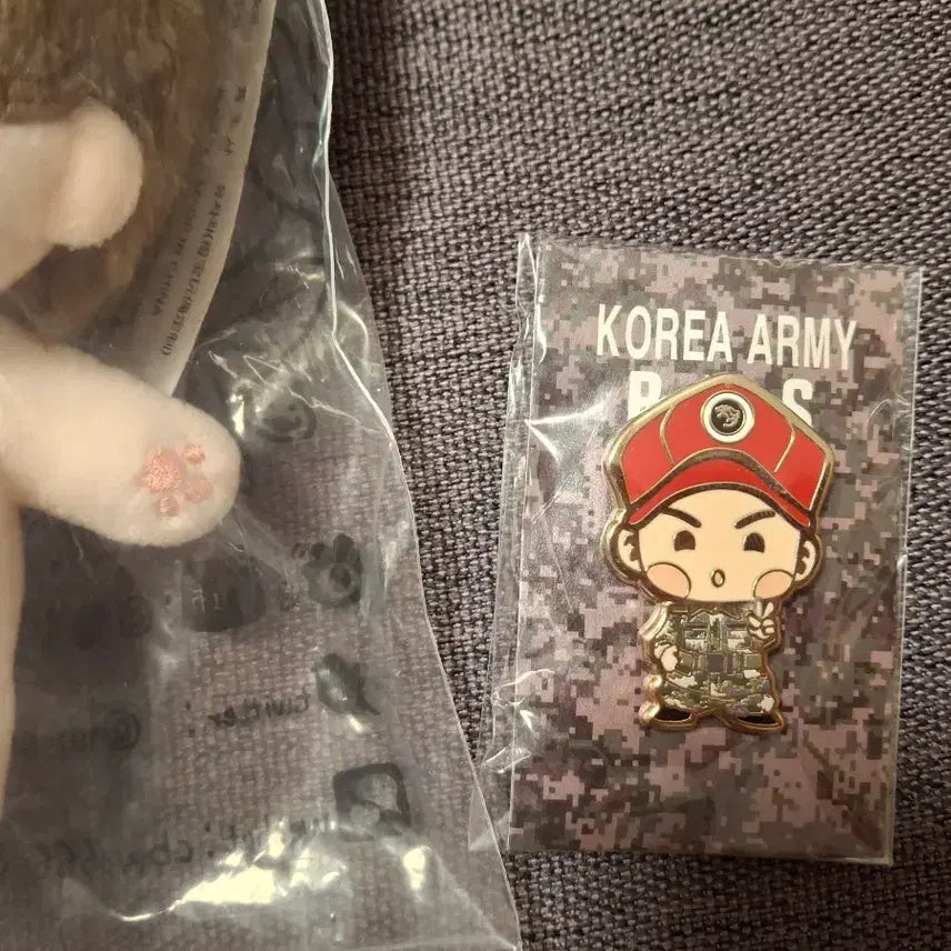 [BUNJANG] BTS J-Hope 10cm Doll + Instructor Badge Bundle Set / 방탄 제이홉 솜인형+조교뺏지