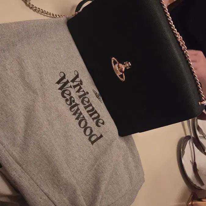 [BUNJANG] Vivienne Westwood Saffiano Black Double Chain Bag / [제시0]비비안웨스트우드 사피아노 블랙 더블체인백