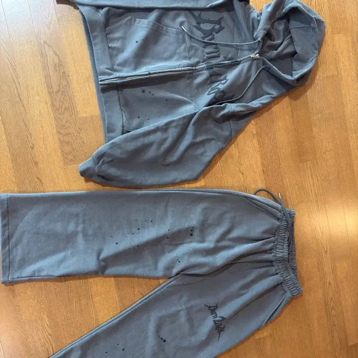 [BUNJANG] QWER 2nd Anniversary Hoodie and Pants Set / QWER 2주년 팝업 후드집업 상하의 세트
