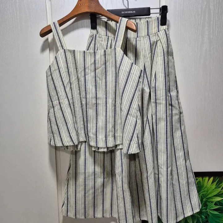 [BUNJANG] Stripe Cami Top and Skirt Two-Piece Set / (세일)(새상품)스트라이프 끈나시 스커트 투피스 세트
