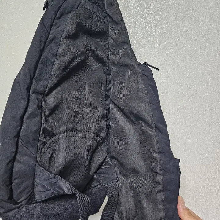 [SOLD OUT] 스톤아일랜드 슬링백