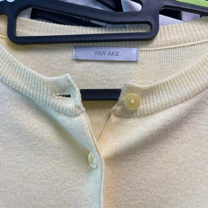 [BUNJANG] VANAKE Perry Knit Cardigan Yellow / 반에이크 VANAKE 페리 니트 가디건 옐로 프리사이즈