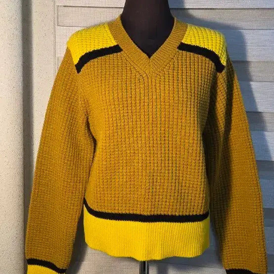 [BUNJANG] Marni Uniqlo V-Neck Knit Sweater / 마르니 유니클로 겨자색/노란색 V넥 니트 스웨터