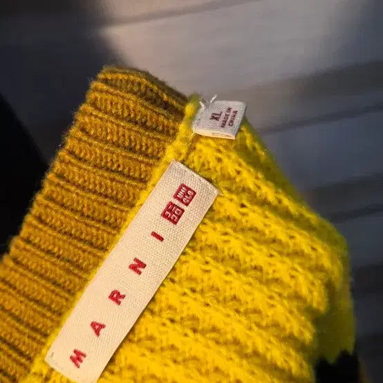 [BUNJANG] Marni Uniqlo V-Neck Knit Sweater / 마르니 유니클로 겨자색/노란색 V넥 니트 스웨터