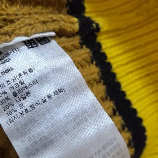 [BUNJANG] Marni Uniqlo V-Neck Knit Sweater / 마르니 유니클로 겨자색/노란색 V넥 니트 스웨터